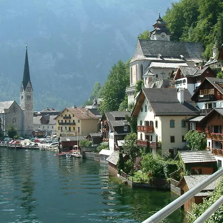 Haus Am Hof - 15th Century House At The Lake, Near The Marketplace, With A Balcony Holiday home Hallstatt