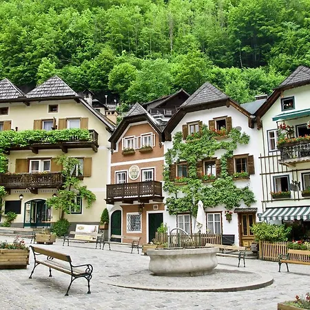 Haus Am Hof - 15th Century House At The Lake, Near The Marketplace, With A Balcony Hallstatt