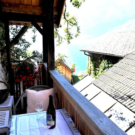 Haus Am Hof - 15th Century House At The Lake, Near The Marketplace, With A Balcony בית נופש *