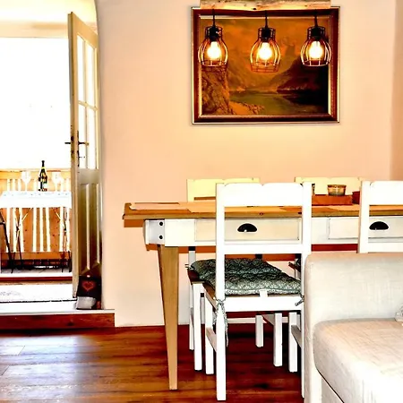 בית נופש Haus Am Hof - 15th Century House At The Lake, Near The Marketplace, With A Balcony הלשטאדט