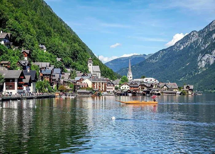 Haus Am Hof - 15th Century House At The Lake, Near The Marketplace, With A Balcony * Hallstatt