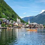 Haus Am Hof - 15th Century House At The Lake, Near The Marketplace, With A Balcony * Hallstatt