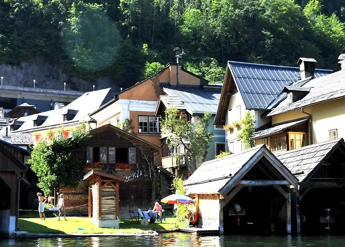 Haus Am Hof - 15th Century House At The Lake, Near The Marketplace, With A Balcony بيت للعطل
